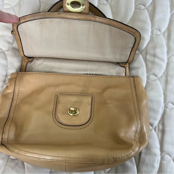 Vintage Coach Willis Tan Leather Handbag - Picture 7 of 14